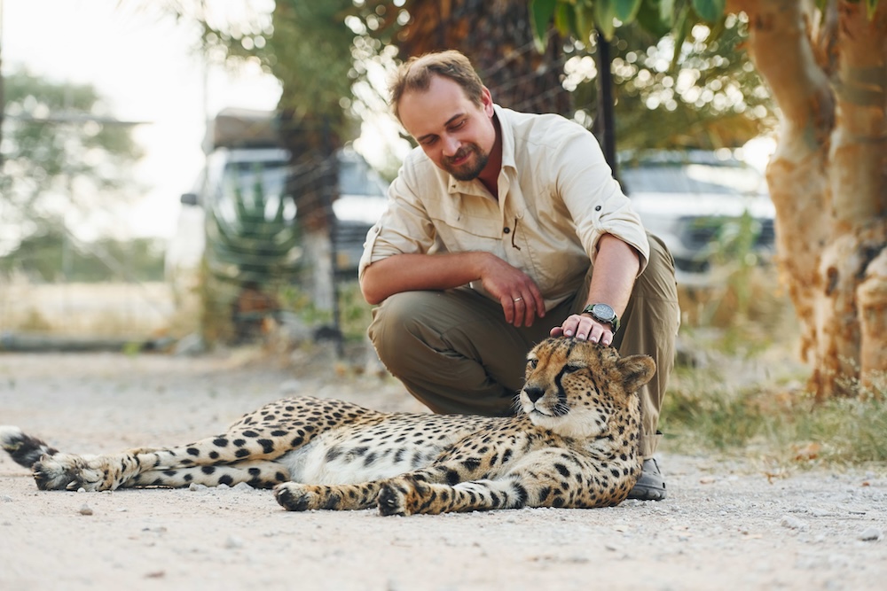 Illustration du métier : Soigneur animalier (h/f/x)