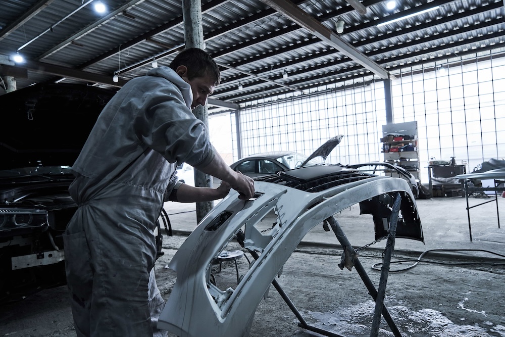 Illustratie van het beroep : Monteur-demonteur carrosserie