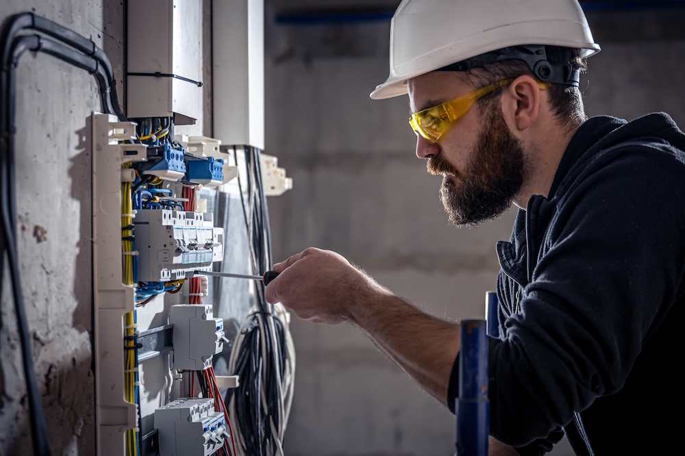 Illustration du métier : Electrotechnicien (h/f/x)